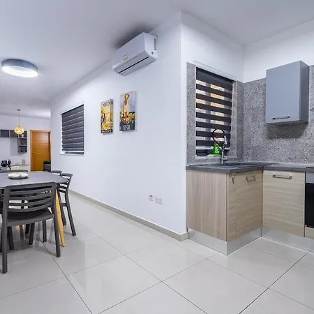 Blue Mist Modern 2-bedroom In Apartment *