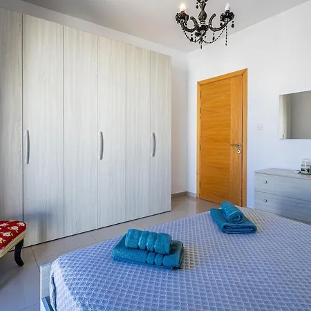 Blue Mist Modern 2-bedroom In Apartment